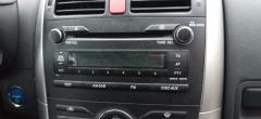 Kuva 1: radio, Toyota Auris 2011 hybrid