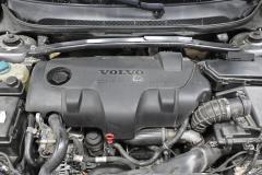 Kuva 1: moottori diesel, VOLVO V70 (II) 2.4D 2005