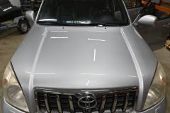 Kuva 1: konepelti, Toyota Landcruiser J120 2004