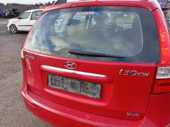 Kuva 1: takaluukku kombi farmari, Hyundai i30 1.6 CRDi -12