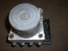 Kuva 1: abs hydraulipumppu, Nissan Almera