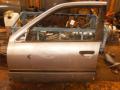 vasen etuovi  Nissan Primera