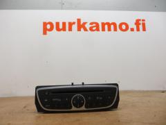 Kuva 1: radio, Renault Mgane III 1.9 dCi Farm