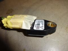 Kuva 1: air-bag etu sensor vasen, Dodge Nitro