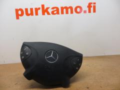 Kuva 1: air-bag kuljettajan turvatyyny, Mercedes-Benz E 211 200 CDi Sed