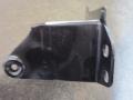 puskurin kiinnike etu vasen  Opel Meriva 03-06