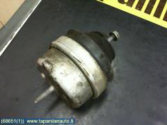 Kuva 1: Moottorin kumityyny, Audi a4 s4 8d 94-99