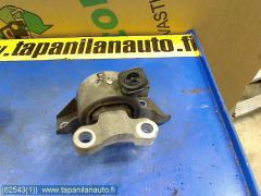 Kuva 1: Moottorin kumityyny, Opel corsa d 06->>