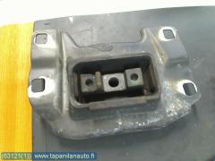 Kuva 1: Moottorin kumityyny, Ford focus 04-07