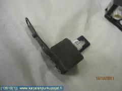 Kuva 1: Airbag etutunnistin vasen, Toyota yaris verso 00-05