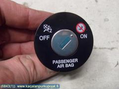 Kuva 1: Katkaisin airbag, Kia venga