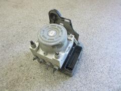 Kuva 1: abs hydraulikoneisto, Volkswagen Golf VII 1.6 TDi 5 HB