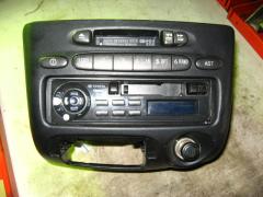 Kuva 1: radio, Toyota Yaris Verso 1.3 VVT-i