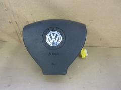 Kuva 1: air-bag kuljettajan turvatyyny, Volkswagen Golf V 1,9 TD 77kW