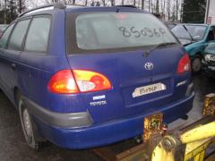 Kuva 1: takapuskuri, Toyota Avensis 1.6i16v FARMARI 81kw