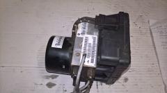 Kuva 1: abs hydraulipumppu, Chrysler Voyager 96-01