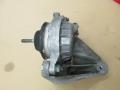 moottorin kiinnike vasen 4A0199353A, 4A0199382F Audi A6 2,5TDI aut. Avant -97  