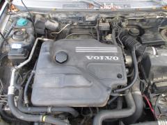 Kuva 1: moottori diesel, Volvo V40