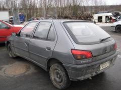 Kuva 1: vasen etuovi, Peugeot 306 4d HB