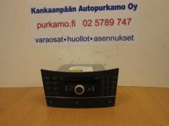 Kuva 1: radio, Mercedes-Benz E 212 200 CDi Sed