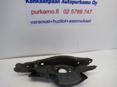 Kuva 1: tukivarsi taka vasen jousen alle, Toyota Avensis (T27) 1.8i Valvematic Sed