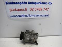 Kuva 1: ilmastoinnin kompressori, Audi A4 (8K) 1.8 TFSI Sed