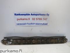 Kuva 1: etupelti ala jhdyttjn alle, Volvo V70 III 2.4 D