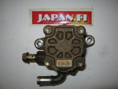 Kuva 1: ohjaustehostin pumppu, Toyota Landcruiser J120 02-09