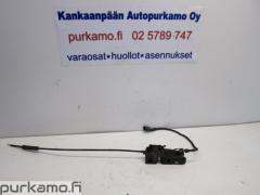 Kuva 1: konepellin lukko, Volkswagen Golf V 1.6i 8V 5 HB