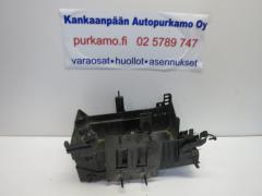 Kuva 1: akkulaatikko, Chevrolet Cruze 1.4i 16V Farm