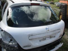 Kuva 1: takaluukku, Peugeot 207