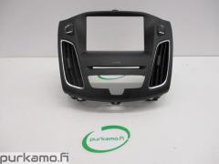 Kuva 1: kojelauta radiokehys, Ford Focus III 1.5i EcoBoost 5 HB