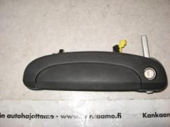 Kuva 1: oven ulkokahva vasen etu, Hyundai Getz 1.1i 12V 3 HB