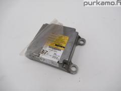 Kuva 1: air-bag keskusyksikk, Toyota Corolla E120 1.8 VVTL-i TS 5 HB